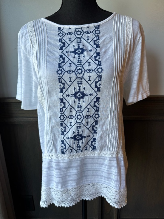 Lucky Brand Tops - Lucky Brand Women's White and Blue boho Embroidered top M